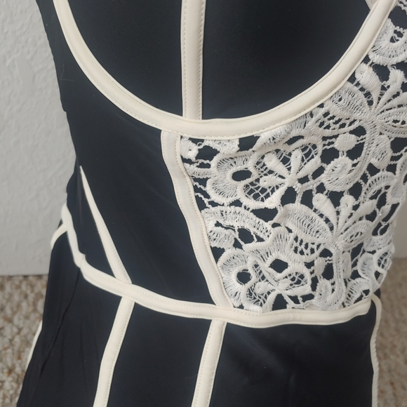 Black And white One Piece Swimsuit - Picture 5 of 7